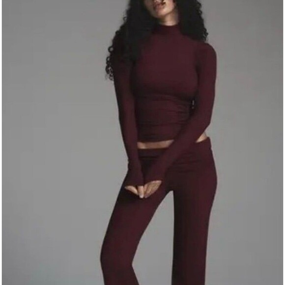 SKIMS NWT SOFT LOUNGE MOCK NECK LONG SLEEVE TOP | COLOR: BORDEAUX | SIZE: XSmall - Picture 5 of 7